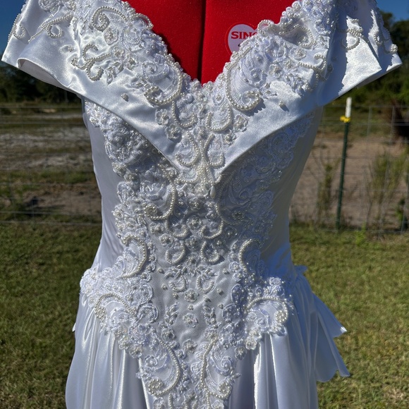 VINTAGE 1990s Mori Lee Wedding Dress Beaded Pearl Off Shoulder Bow 9' Train - S - Picture 7 of 16